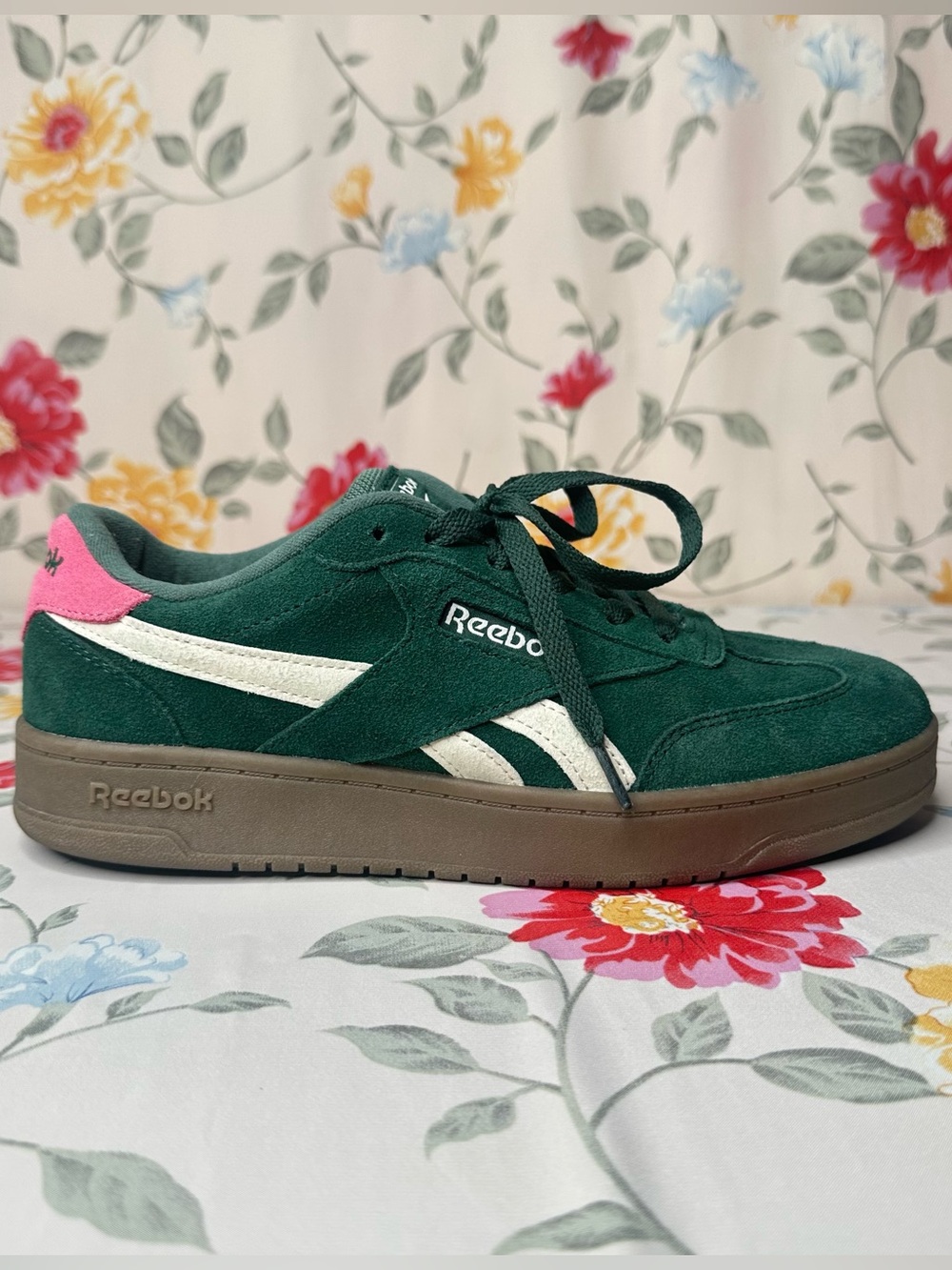 REEBOK- WOMEN’S FORTE LOUNGER SNEAKERS GREEN/PINK COLORWAY SIZE US 8.5
